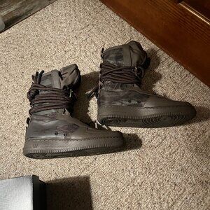 Nike SF Air Force 1 High Street Sneakers - Size 9.5  NEW